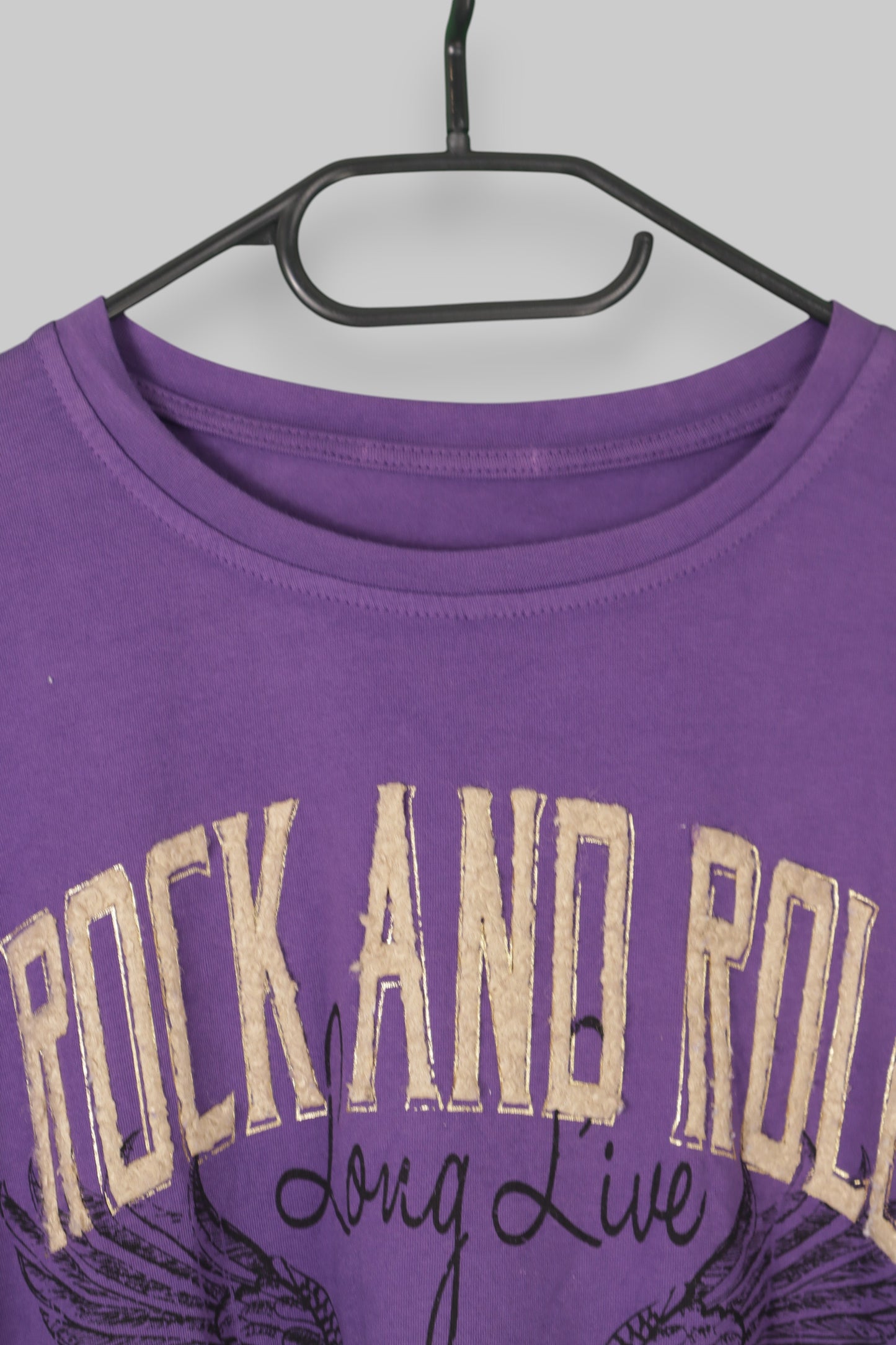 Vintage-Style Graphic Rock T-Shirt – Bold Purple