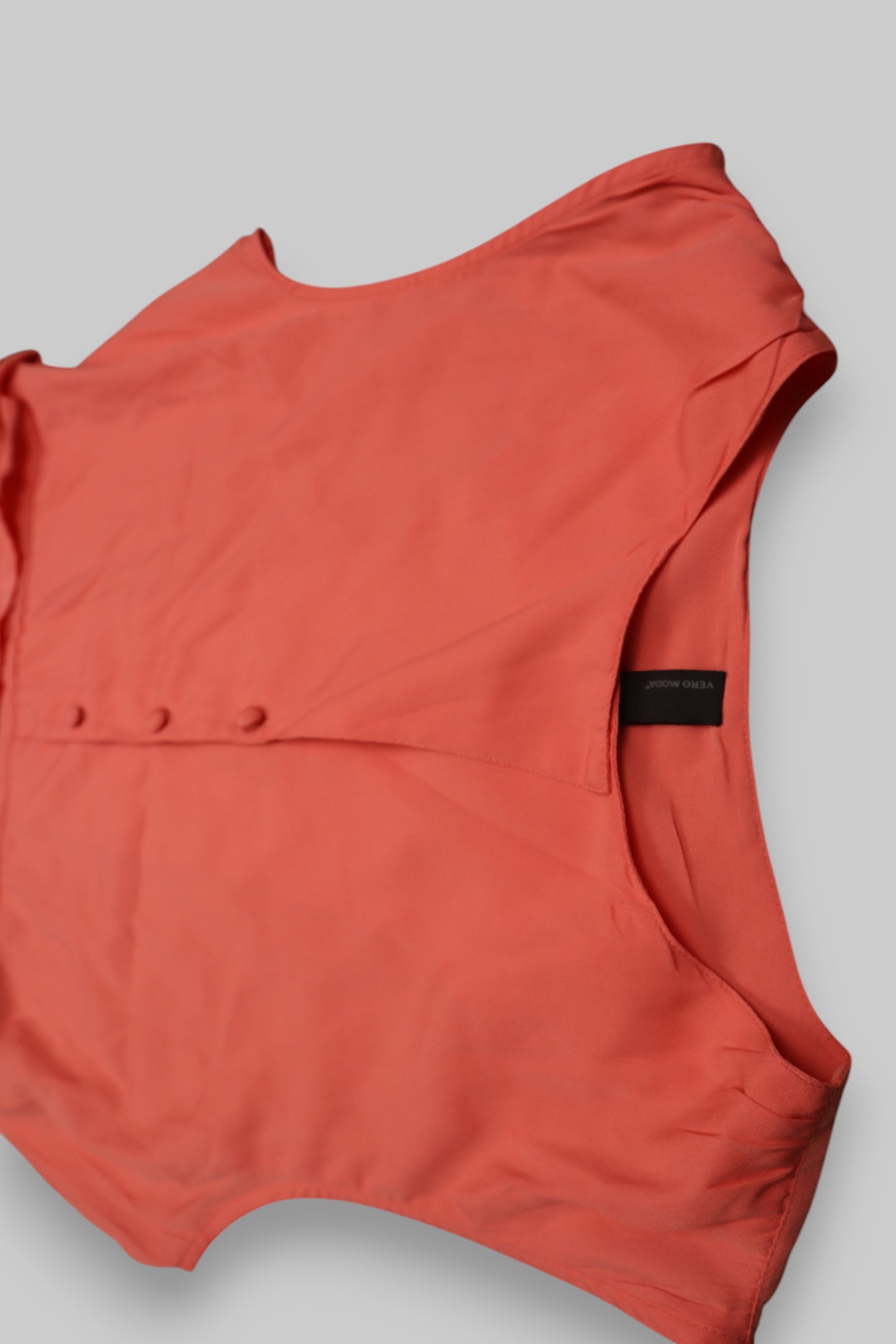 Vero Moda Sleeveless Coral Belted Dress – Button Front