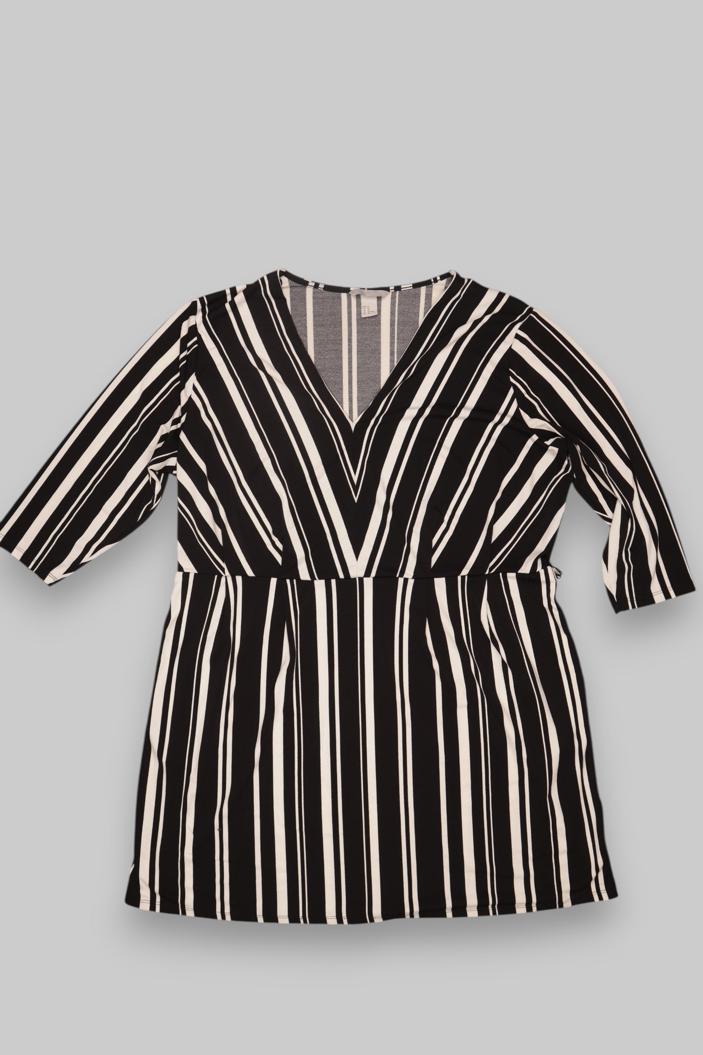 H&M Women's Knee-Length Black & White Striped Dress – V-Neck, XL