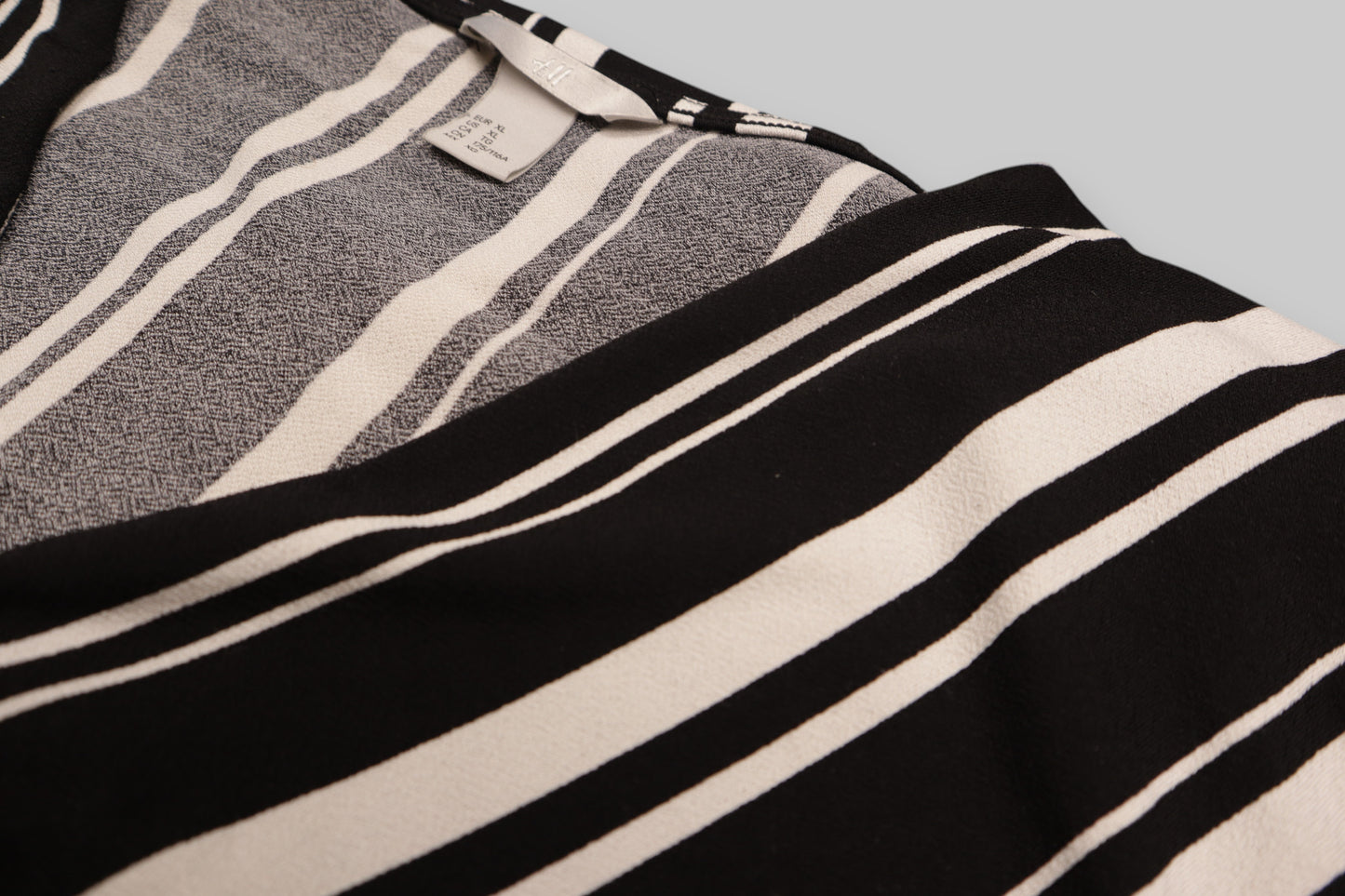 H&M Women's Knee-Length Black & White Striped Dress – V-Neck, XL