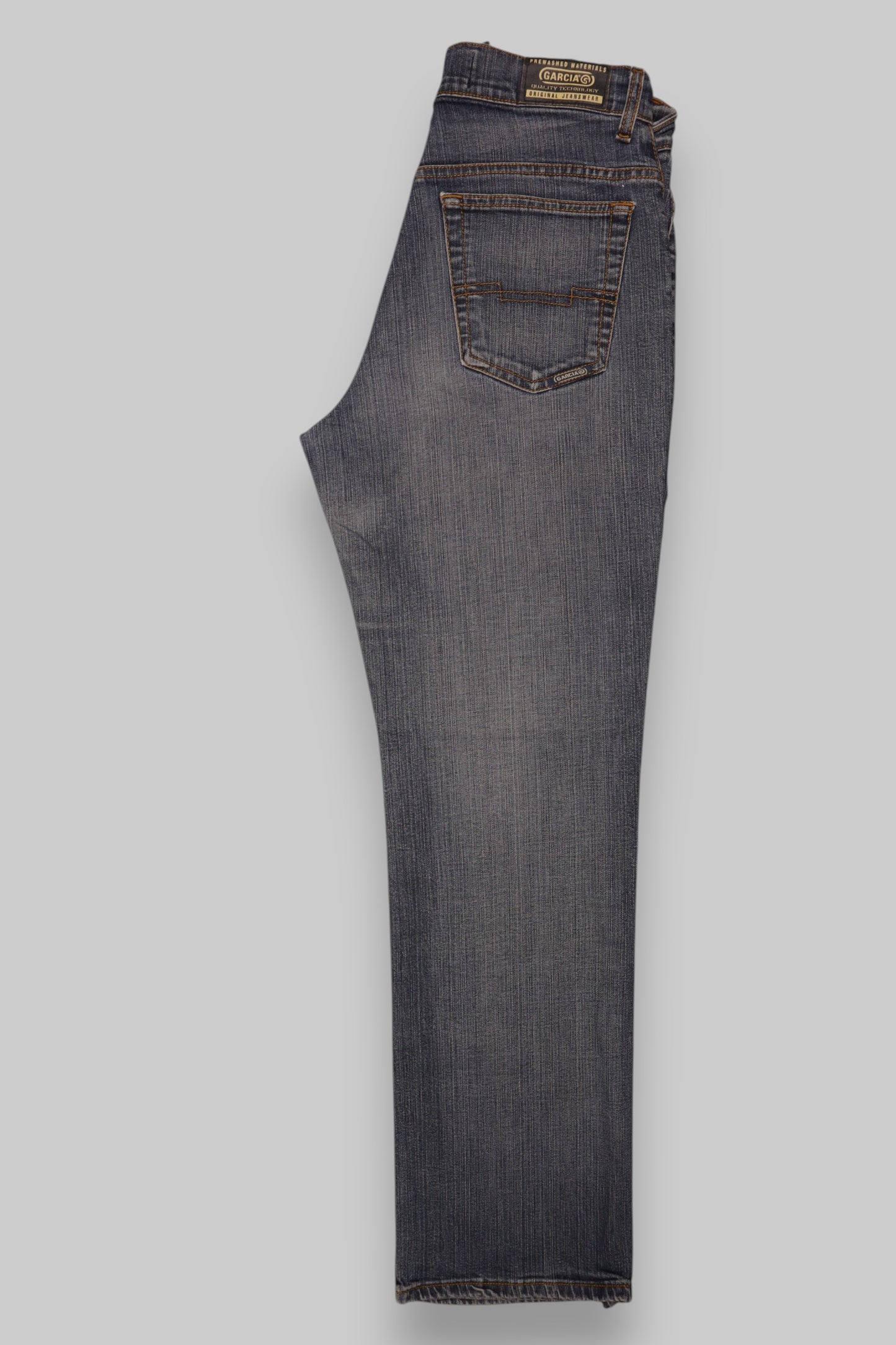 Crocodile Women’s Straight-Leg Jeans – Medium Blue Wash with Subtle Fading