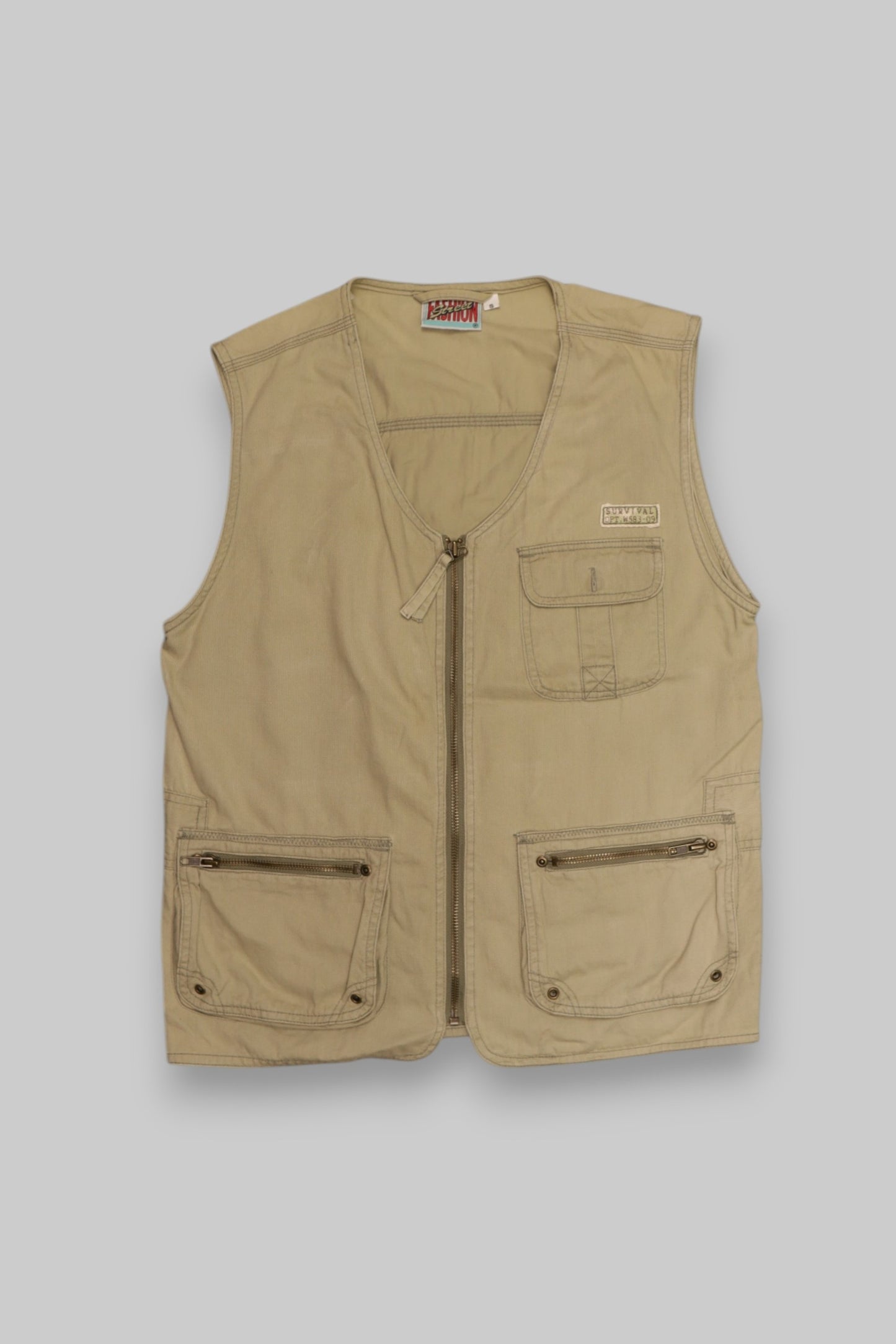 Street Fashion Beige Utility Vest – Brass Zipper, Embroidered Patch, Cotton