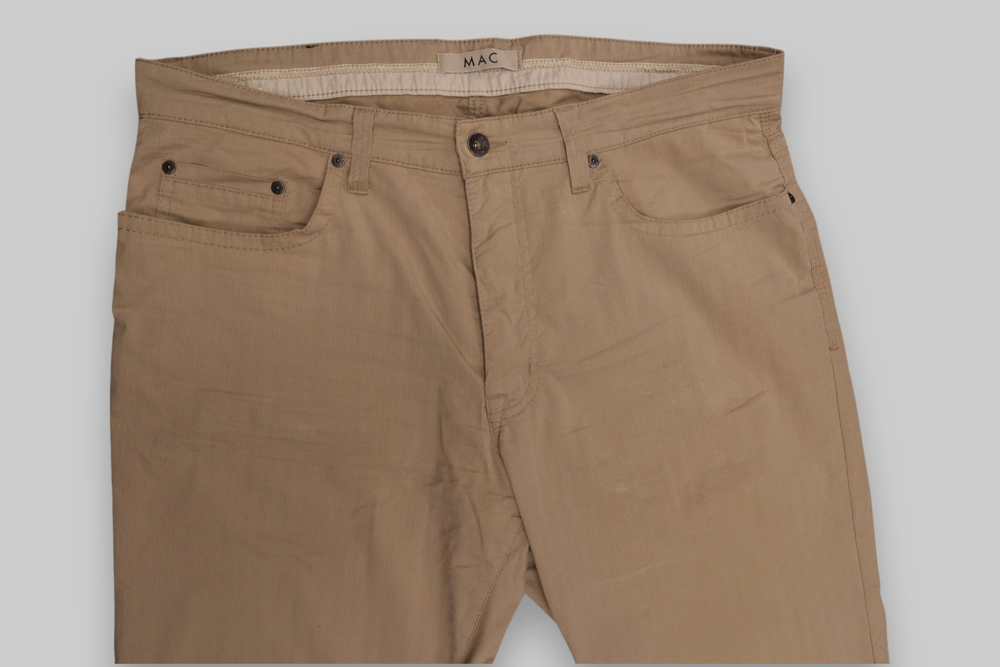 MAC “Ben” Regular Fit Casual Trousers – Khaki Beige (35/32) European Craftsmanship, Everyday Versatility