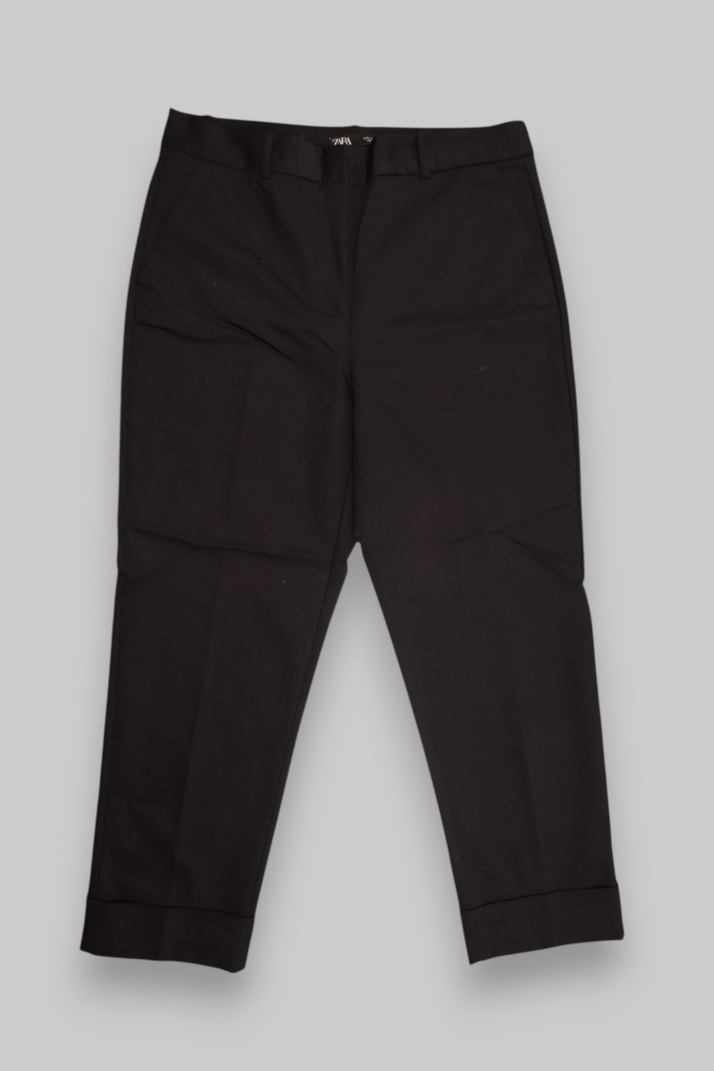 ZARA Tailored Cropped Pants – Solid Black Minimalist Tailoring with a Modern Edge