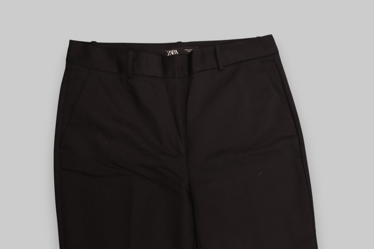 ZARA Tailored Cropped Pants – Solid Black Minimalist Tailoring with a Modern Edge