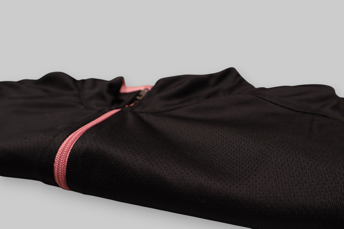 SPORTS Women’s Short-Sleeve Performance Half-Zip Top – Size L