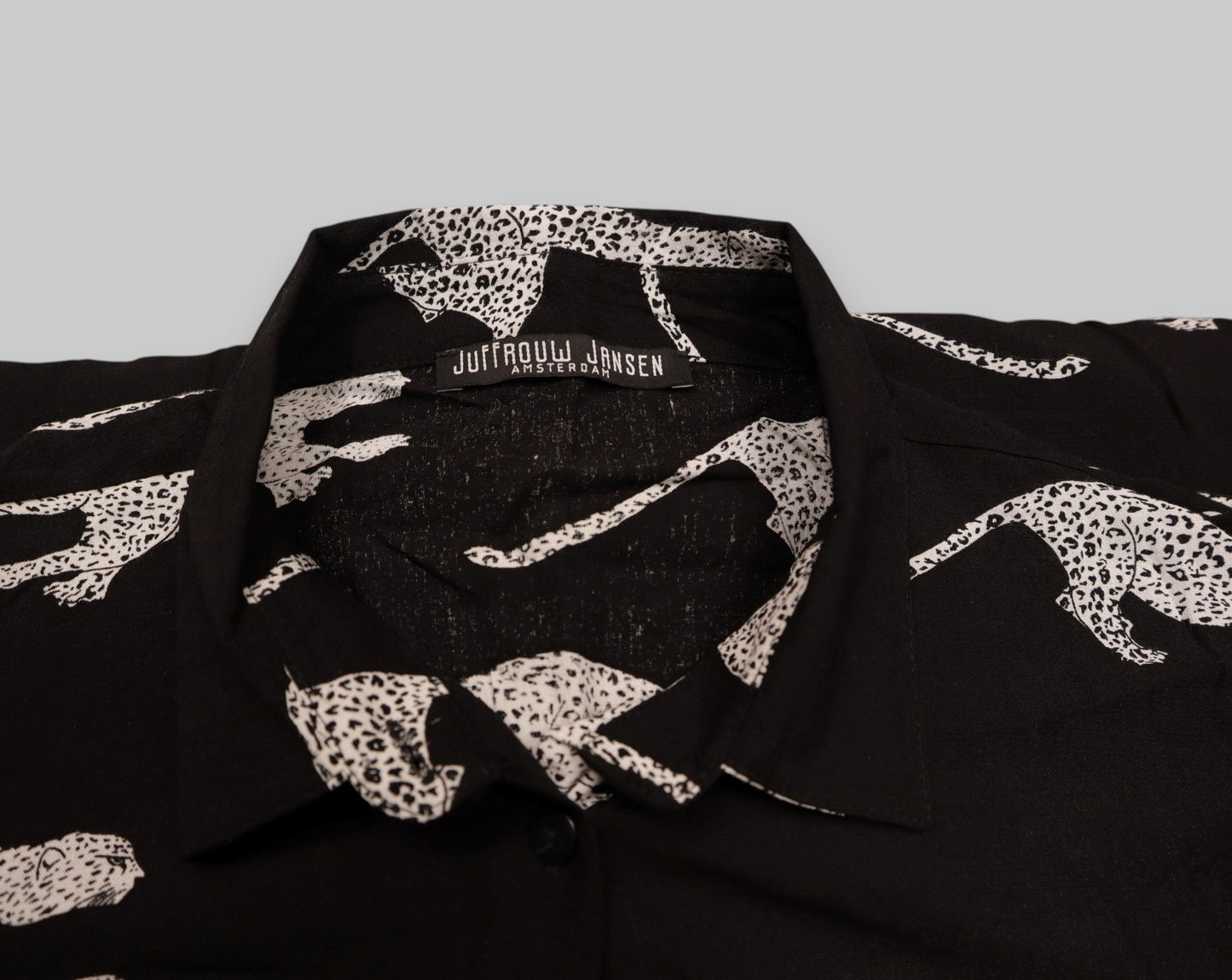 Juffrouw Jansen Long-Sleeved Viscose Shirt – Black & White Leopard Print