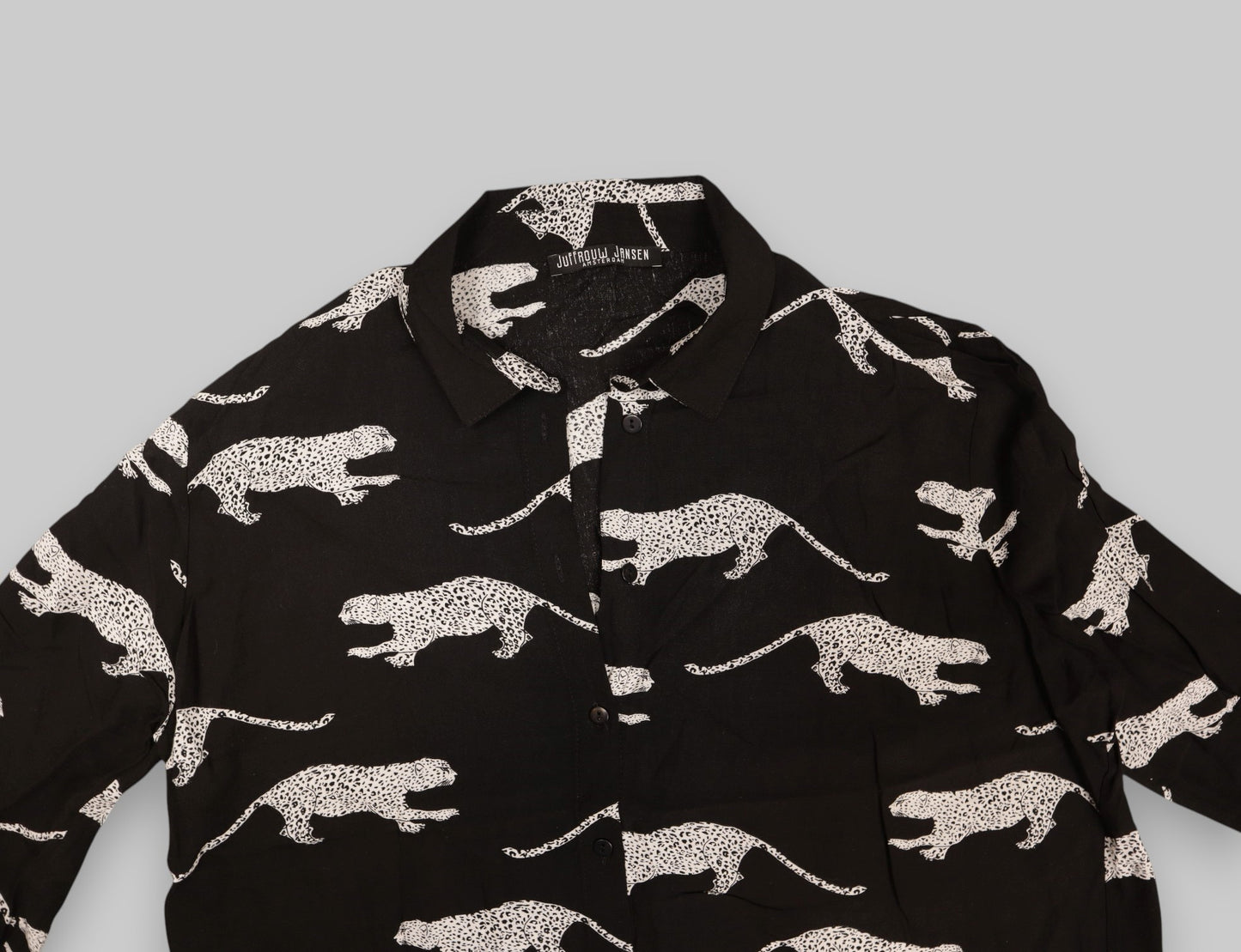 Juffrouw Jansen Long-Sleeved Viscose Shirt – Black & White Leopard Print