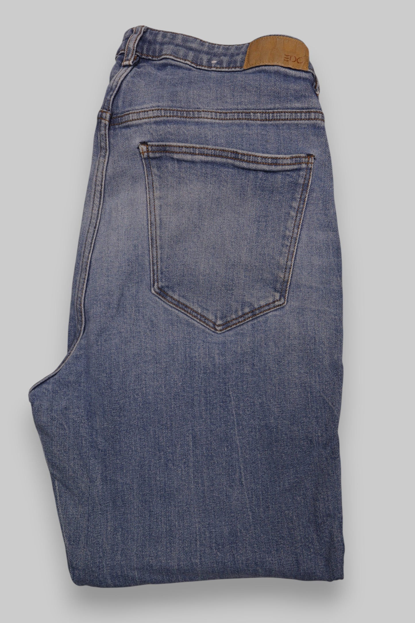 Vintage Washed High-Rise Jeans – Faded Blue (W33 L28) Classic Denim, Effortlessly Timeless