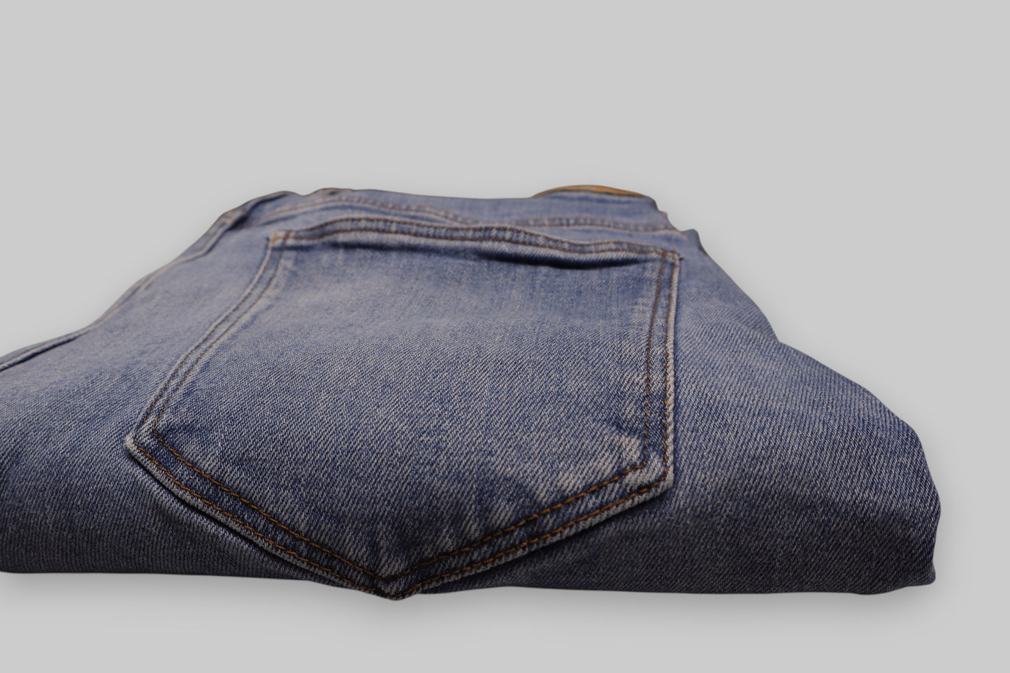 Vintage Washed High-Rise Jeans – Faded Blue (W33 L28) Classic Denim, Effortlessly Timeless